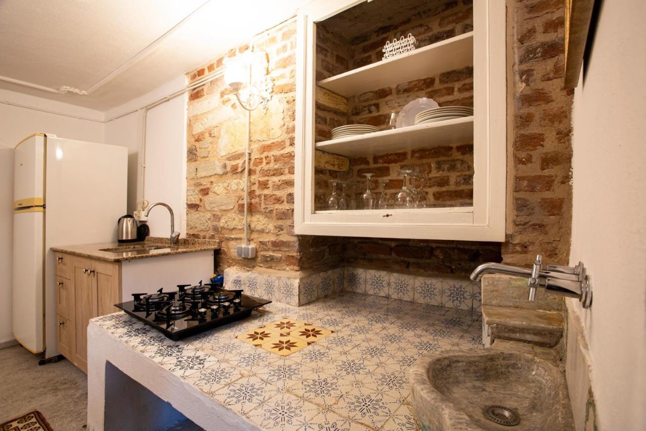 Mansion With Lemon Tree Apartment อิซมีร์ ภายนอก รูปภาพ