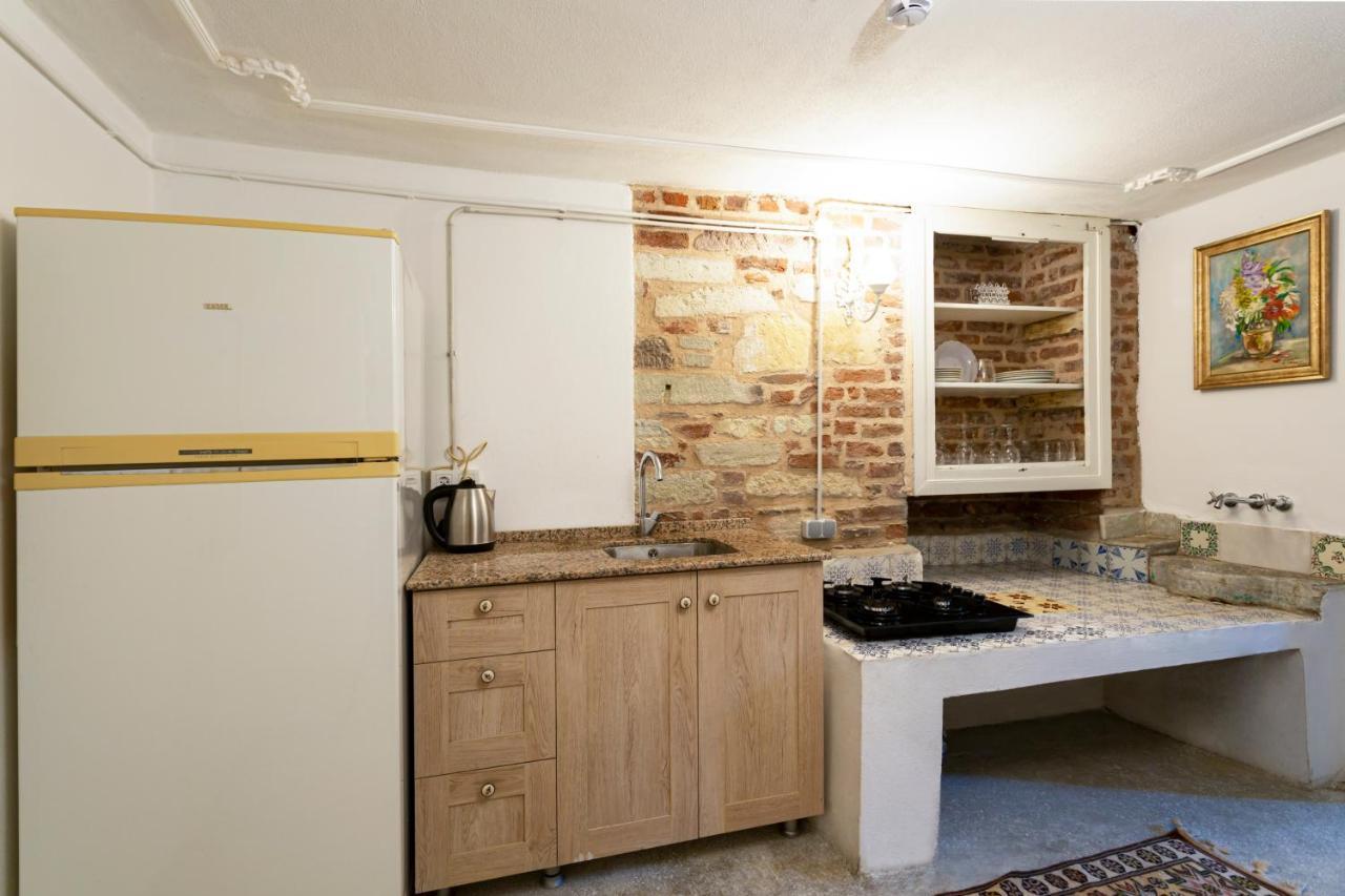Mansion With Lemon Tree Apartment อิซมีร์ ภายนอก รูปภาพ