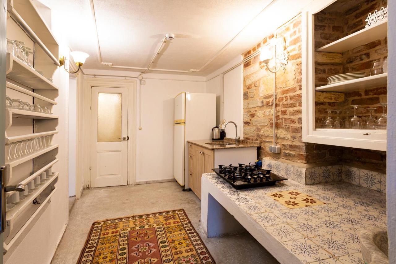 Mansion With Lemon Tree Apartment อิซมีร์ ภายนอก รูปภาพ