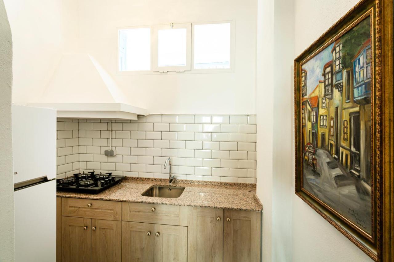 Mansion With Lemon Tree Apartment อิซมีร์ ภายนอก รูปภาพ