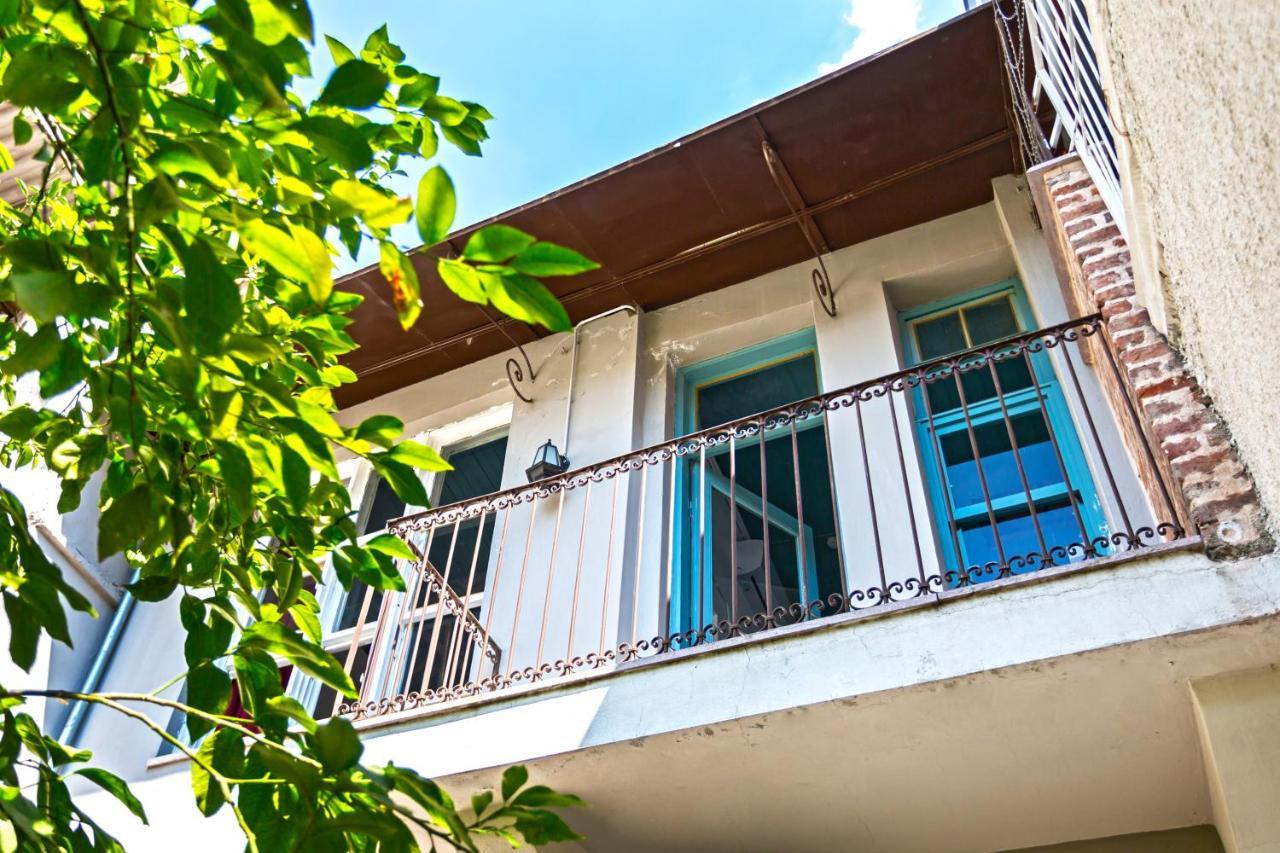 Mansion With Lemon Tree Apartment อิซมีร์ ภายนอก รูปภาพ
